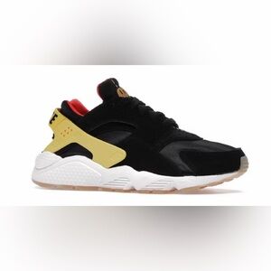 Nike Air Huarache go the extra smoke Black and Yellow Sneakers